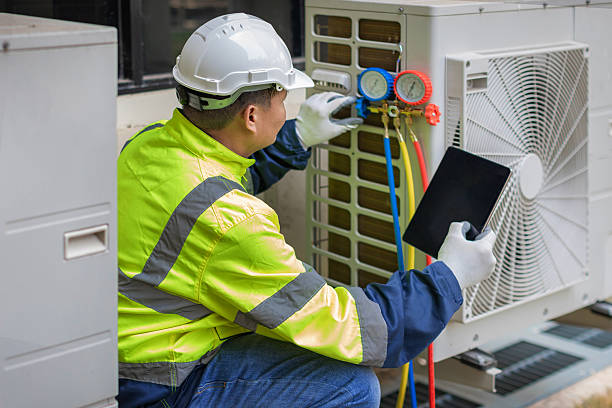 Professional Hvac Installation technician working in Friendswood, TX